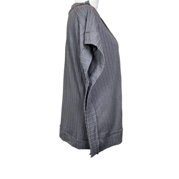 NWT GiGiO Raw Hem Top Cap Sleeve Gray Cableknit Lightweight Size Medium - Picture 3 of 9